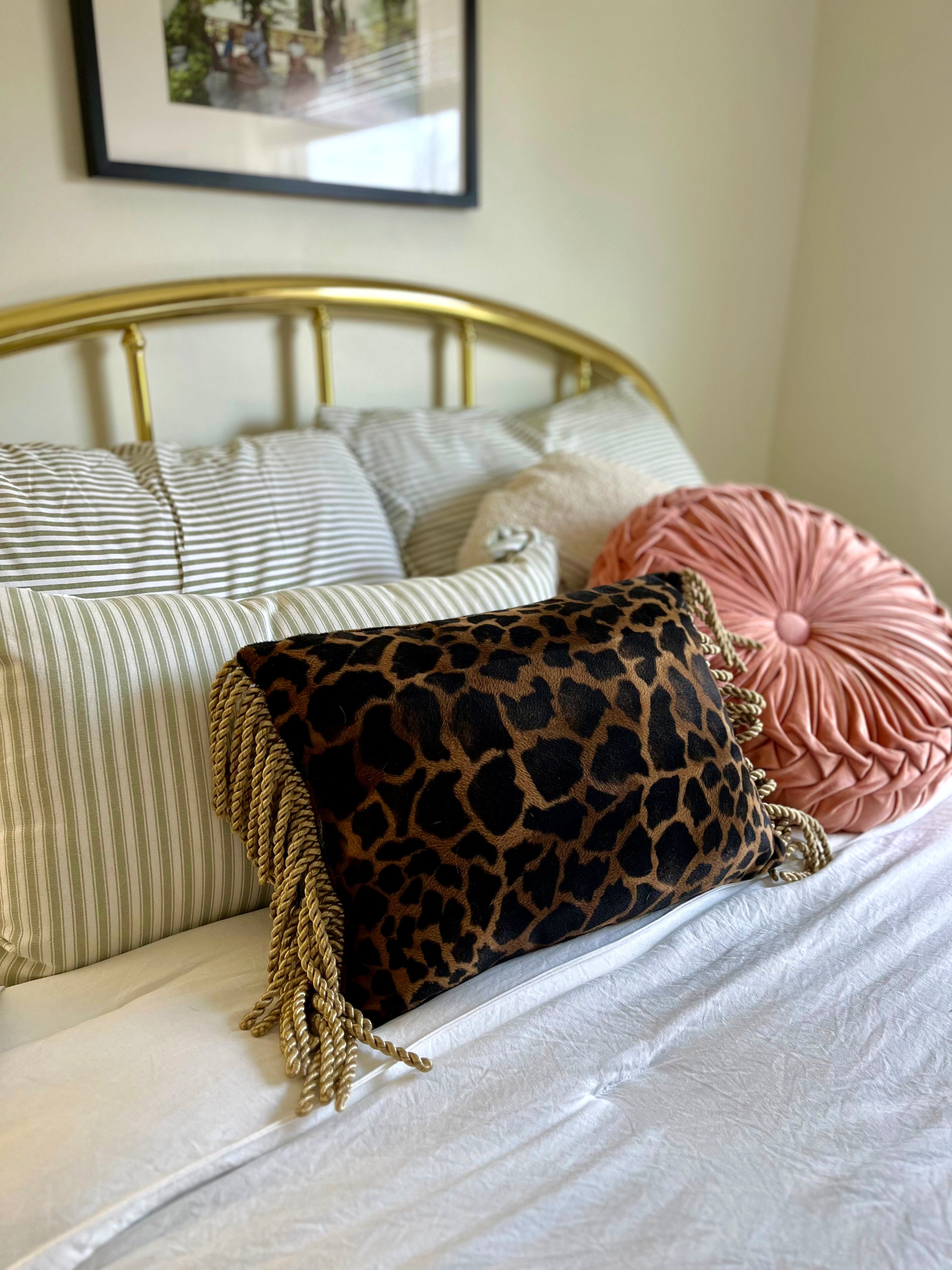 Giraffe Animal Skin Brown Gold Decorative Velvet Throw Pillow