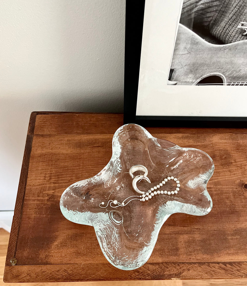 Midcentury Blenko Amoeba Glass Ashtray – Sculptural Vintage Art Glass