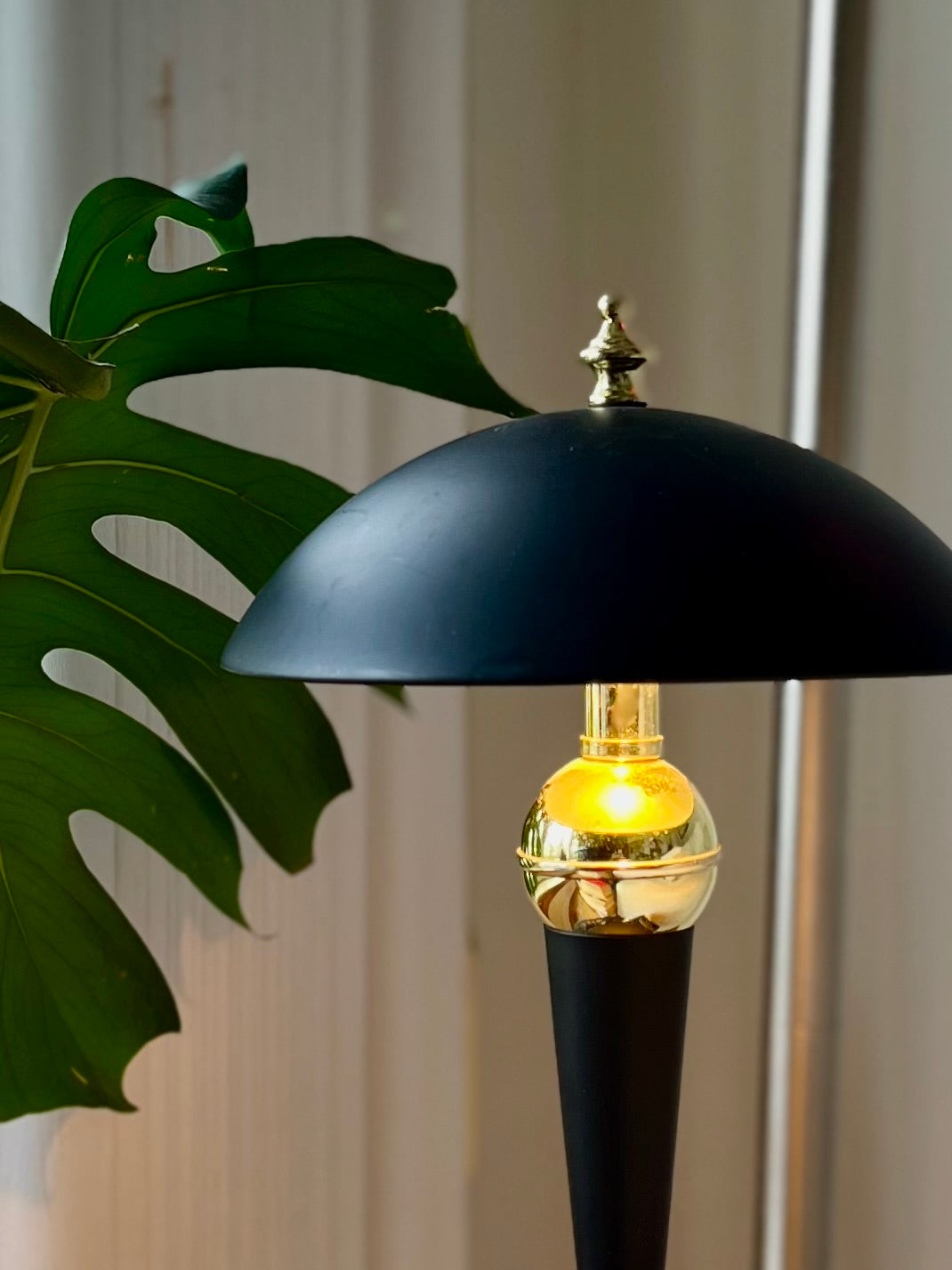 MCM Small Atomic Saucer Mushroom Touch Lamp Matte Black